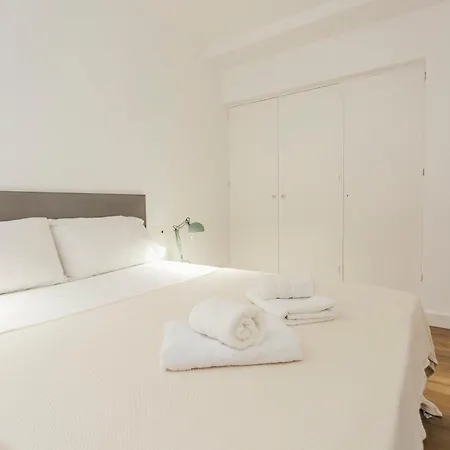 Apartment Decorated And Renovated- 2bd 2bth- Center *