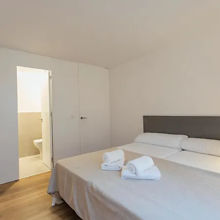 Decorated And Renovated- 2bd 2bth- Center Seville