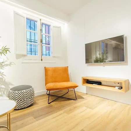 Decorated And Renovated- 2bd 2bth- Center Seville