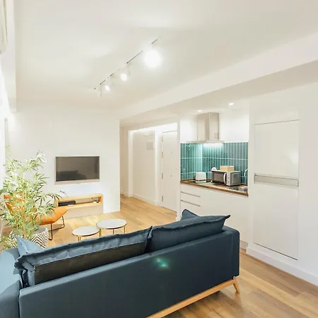 Decorated And Renovated- 2bd 2bth- Center *
