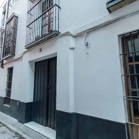 Decorated And Renovated- 2bd 2bth- Center Apartment