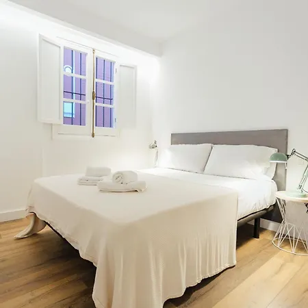 アパート Decorated And Renovated- 2bd 2bth- Center セビリア